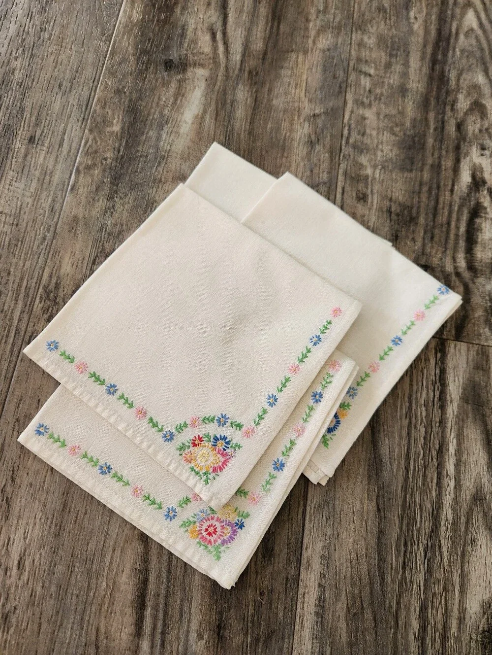 Set Of 4 Vintage Hand Embroidered Cotton Napkins Cream Multicolor Floral Trim